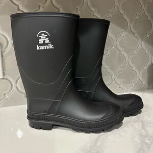 Kamik kids size 5 Waterproof Boots